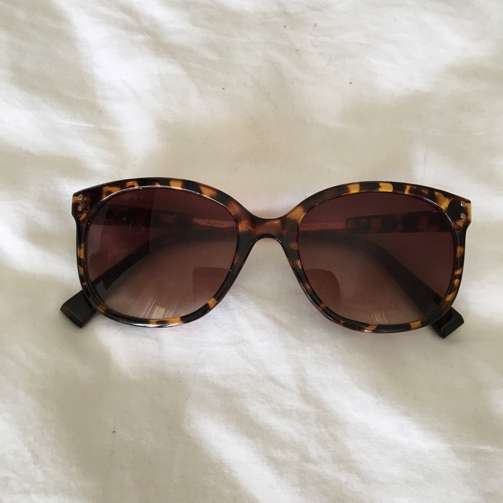 Round sunglasses